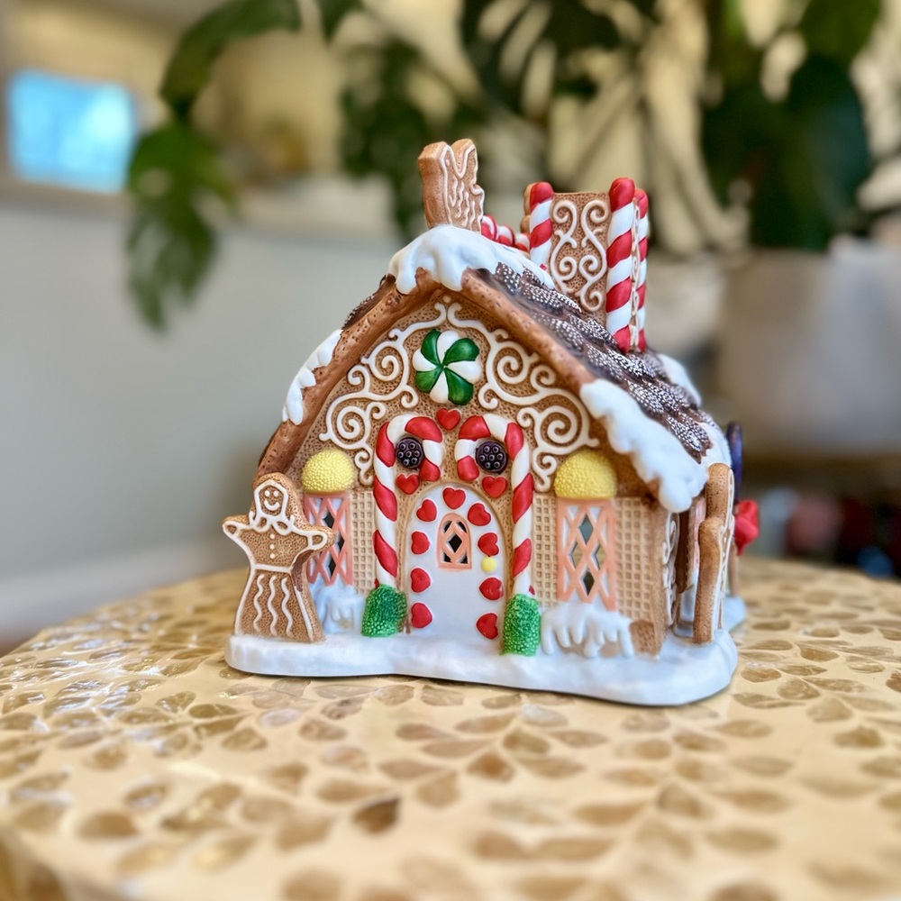 NWT Ceramic Gingerbread Christmas Holiday Tealight House - Picture 3 of 13